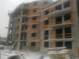 Trwają prace murarskie ścianek dzialowych III kondygnacji klatki B i C