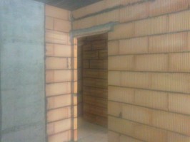 Trwają prace murarskie ścianek dzialowych III kondygnacji klatki B i C