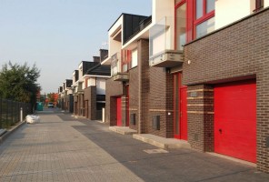 DOMKI I CIĄG PIESZO-JEZDNY OD POŁUDNIA WIDOK 2