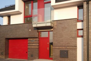 DOMEK LEWY WIDOK OD WEJŚCIA