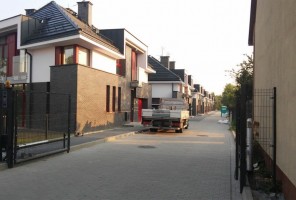 BRAMA WJAZDOWA I CIĄG PIESZO-JEZDNY