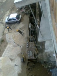 Rozpoczęto demontaż szczelnych ścian Larsena, na parterze i I piętrze trwają prace związane z kosmetyką ścian żelbeto...