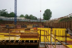 WIDOK NA ROZŁOŻONE DESKOWANIA W OBRĘBIE KL1 I KL2 - POZIOM -1