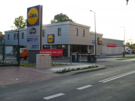 zdjęcie Lidl z parkingiem wielopoziomowym