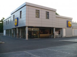 zdjęcie Lidl z parkingiem wielopoziomowym