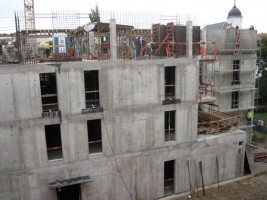 3 piętro -  postawienie elementów żelbetowych i ścian wraz z murowaniem ścian osłonowych