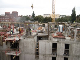 3 piętro -  postawienie elementów żelbetowych i ścian wraz z murowaniem ścian osłonowych