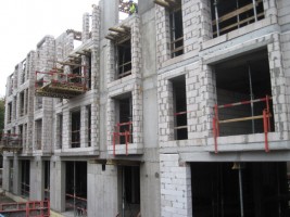 3 piętro -  postawienie elementów żelbetowych i ścian wraz z murowaniem ścian osłonowych