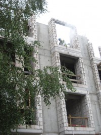 3 piętro -  postawienie elementów żelbetowych i ścian wraz z murowaniem ścian osłonowych