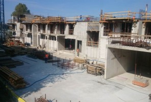 WIDOK NA KLATKI K1 I K2 OD STRONY PATIO