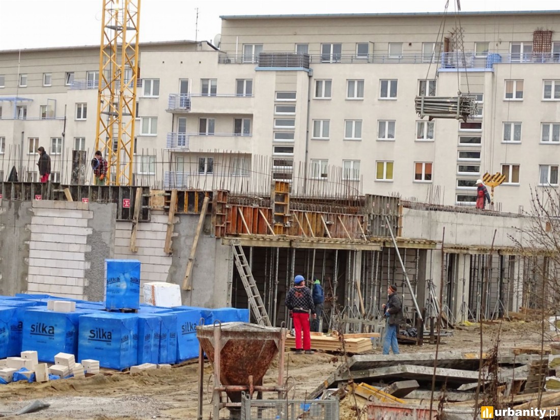 strop nad garażem i lokalami usługowymi