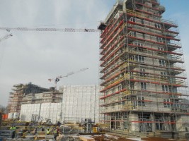 budynki nr 1 i 2 osiągnęły stan surowy otwarty, trwa montaż stolarki okiennej