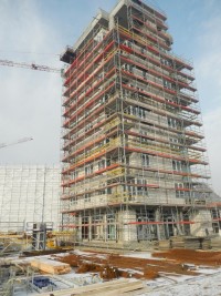 budynki nr 1 i 2 osiągnęły stan surowy otwarty, trwa montaż stolarki okiennej