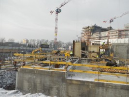 budynki nr 1 i 2 osiągnęły stan surowy otwarty, trwa montaż stolarki okiennej