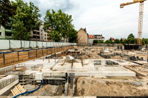 na kondygnacji podziemnej trwają prace przy wykonywaniu ścian, słupów i szybów windowych