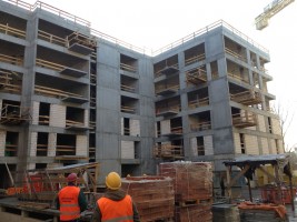 Roboty żelbetowe na kwartale B postępują zgodnie z harmonogramem i obecnie wykonywana jest konstrukcja 7 piętra, na k...