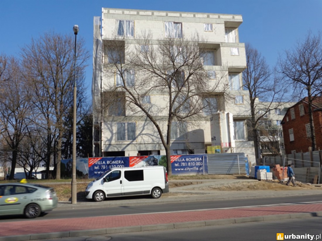 wykonano instalację wewnętrzną gazową; trwają prace rozprowadzania instalacji elektrycznej i sanitarnej, prace tynkar...
