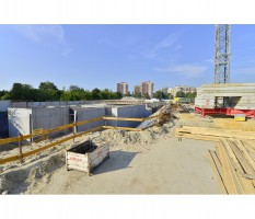 Deskowanie, zbrojenie i betonowanie ścian fundamentowych budynku