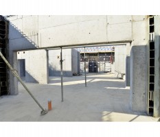 Deskowanie, zbrojenie i betonowanie ścian fundamentowych budynku