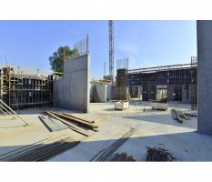 Deskowanie, zbrojenie i betonowanie ścian fundamentowych budynku