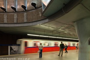 zdjęcie Stacja metra A-18 Plac Komuny Paryskiej