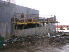 prace w środku galerii