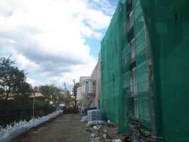 Wykonywanie elewacji zewnętrznej i tynków wewnętrznych, wykonanie prac w 60%