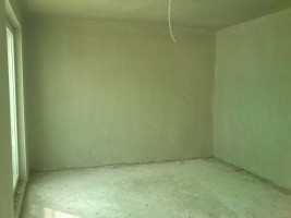 Wykonywanie elewacji zewnętrznej i tynków wewnętrznych, wykonanie prac w 60%