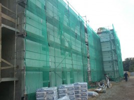 Wykonywanie elewacji zewnętrznej i tynków wewnętrznych, wykonanie prac w 60%