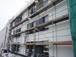 Wykonywanie elewacji zewnętrznej i tynków wewnętrznych, wykonanie prac w 80%