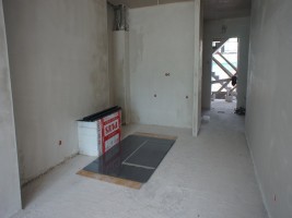 Wykonywanie elewacji zewnętrznej i tynków wewnętrznych, wykonanie prac w 80%