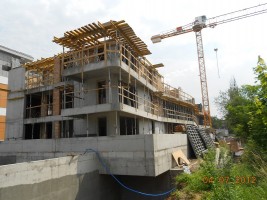 Trwają roboty murowe i zbrojeniowe ścian poziomu III piętra