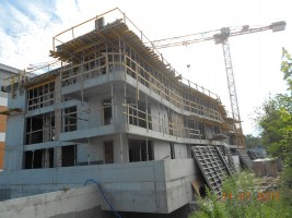 Trwają roboty murowe i zbrojeniowe ścian poziomu III piętra