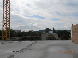 Trwają roboty murowe i zbrojeniowe ścian poziomu III piętra