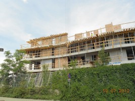 Trwają roboty murowe i zbrojeniowe ścian poziomu III piętra