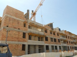 Trwają roboty murowe i zbrojeniowe ścian poziomu III piętra