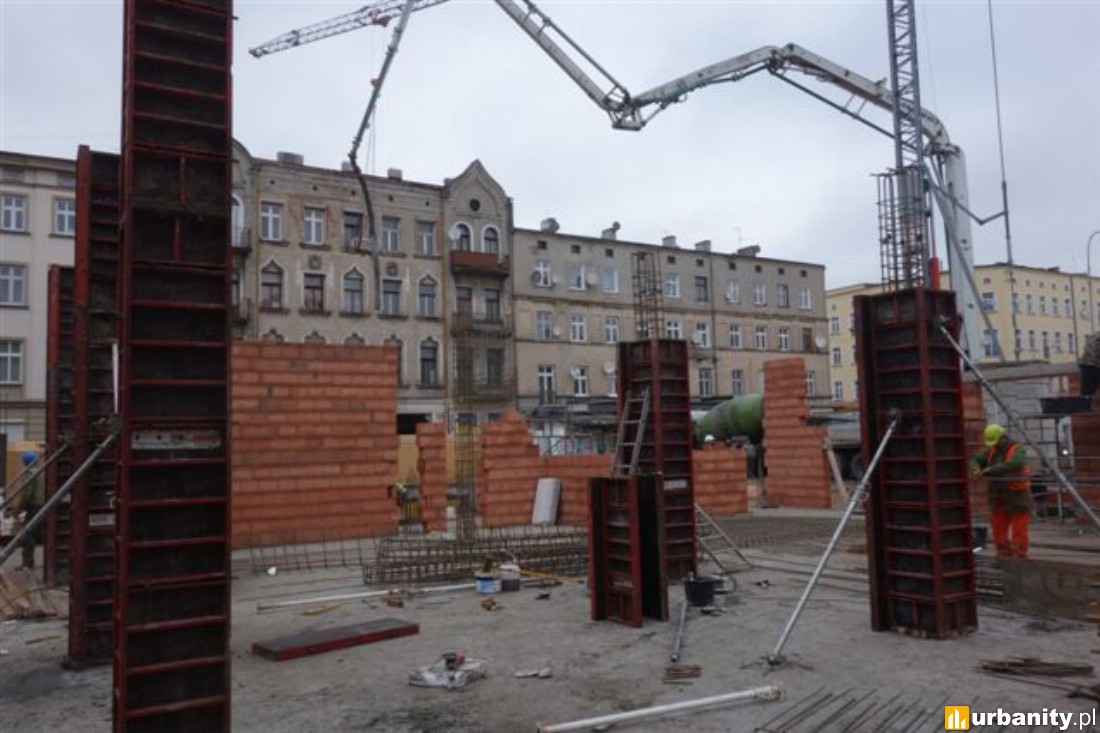 Powstają mury parteru i strop nad parterem