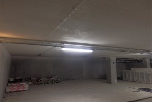 instalacja oświetleniowa w garażu
