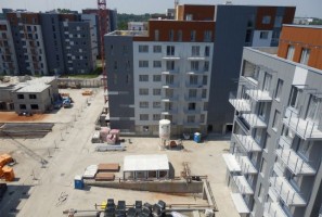 WIDOK NA WSCHODNIĄ ELEWACJĘ BUDYNKU NR 8