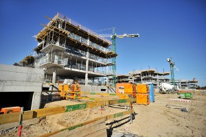 Rozpoczęto wykonywanie murowanych ścian osłonowych i wewnętrznych