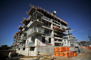 Rozpoczęto wykonywanie murowanych ścian osłonowych i wewnętrznych