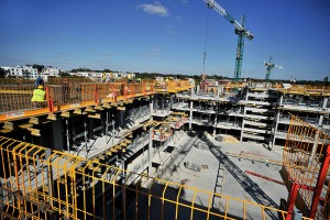 Rozpoczęto wykonywanie murowanych ścian osłonowych i wewnętrznych