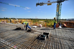 Rozpoczęto wykonywanie murowanych ścian osłonowych i wewnętrznych