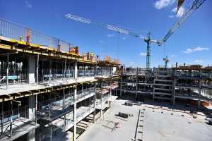 Rozpoczęto wykonywanie murowanych ścian osłonowych i wewnętrznych