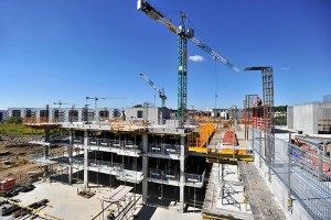 Rozpoczęto wykonywanie murowanych ścian osłonowych i wewnętrznych