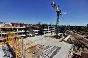 Rozpoczęto wykonywanie murowanych ścian osłonowych i wewnętrznych