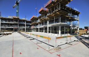 Rozpoczęto wykonywanie murowanych ścian osłonowych i wewnętrznych