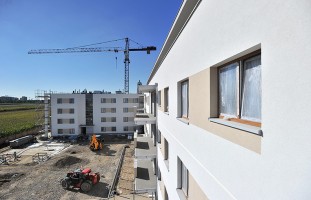 I etap - Wykonywane są prace elewacyjne oraz prace związane z zagospodarowaniem terenu