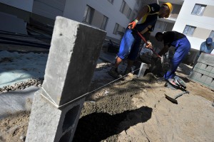 I etap - Wykonywane są prace elewacyjne oraz prace związane z zagospodarowaniem terenu
