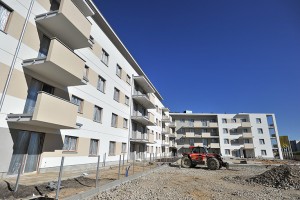 I etap - Wykonywane są prace elewacyjne oraz prace związane z zagospodarowaniem terenu